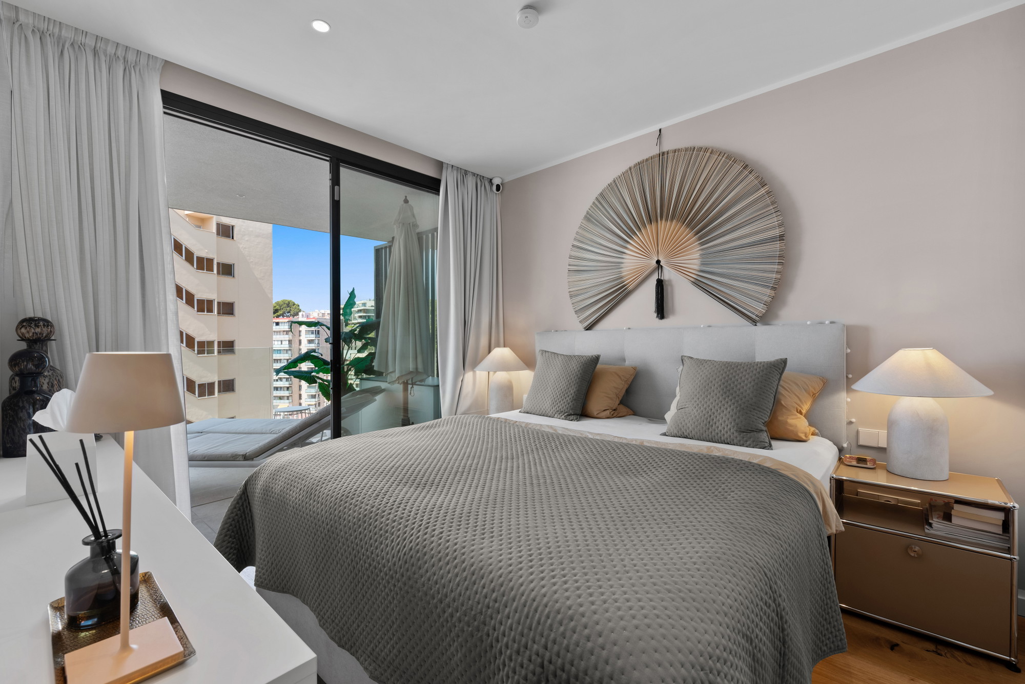 Elegant New-Build Sea-View Apartment with Exclusive Amenities in Cala Major-9