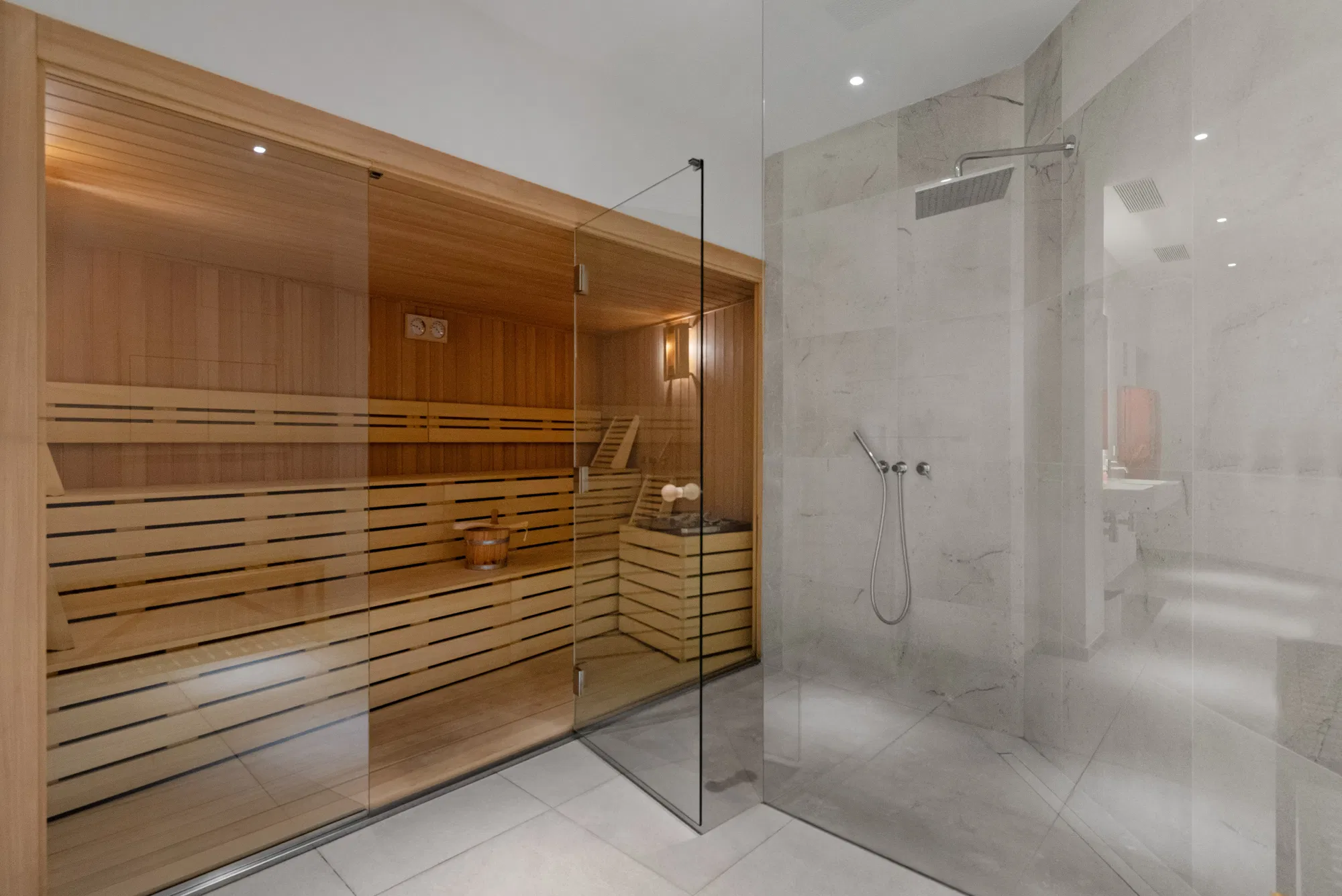 Elegant New-Build Sea-View Apartment with Exclusive Amenities in Cala Major-14
