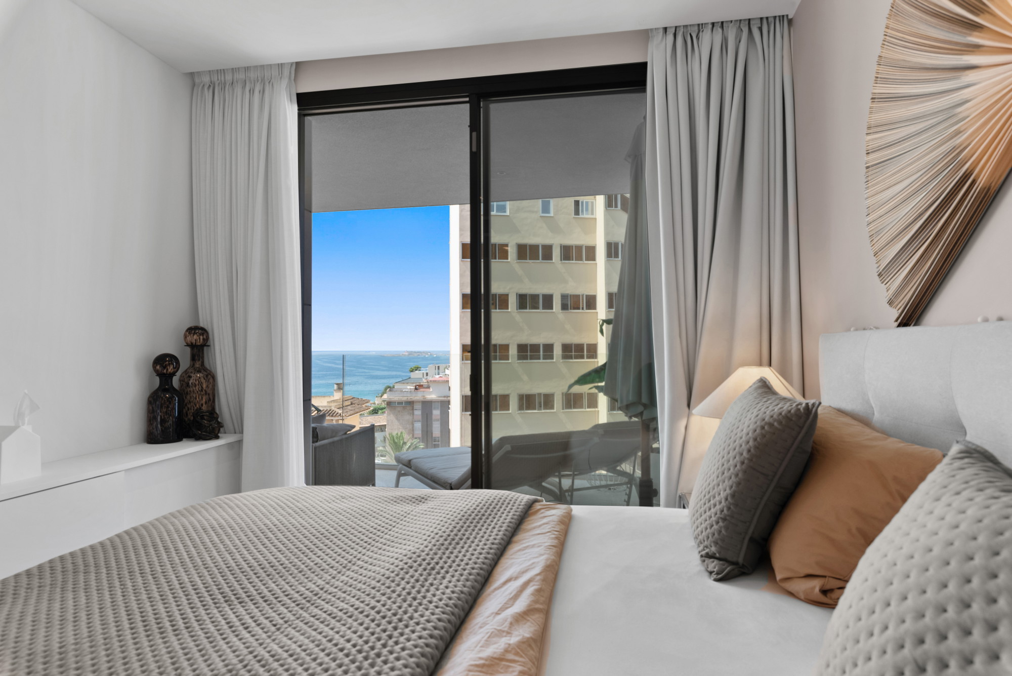 Elegant New-Build Sea-View Apartment with Exclusive Amenities in Cala Major-11