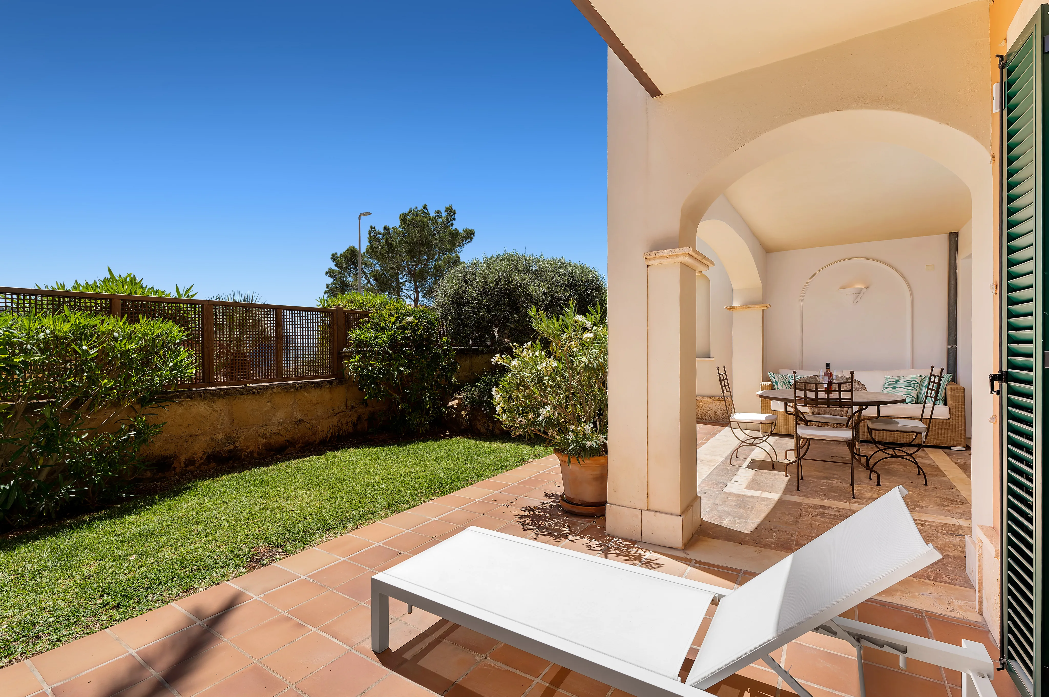 Apartamento mediterráneo en planta baja con jardín-10