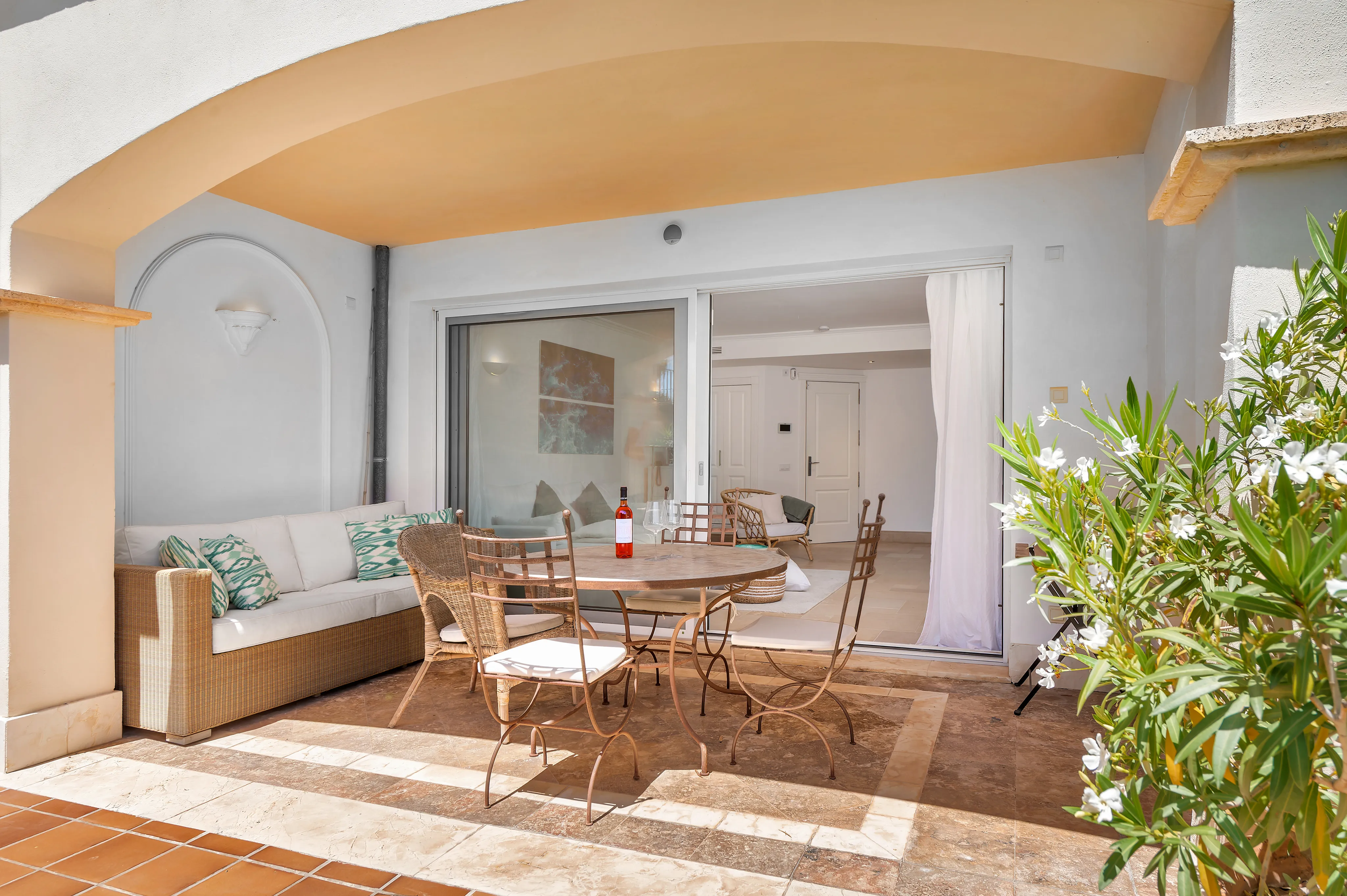 Apartamento mediterráneo en planta baja con jardín-5