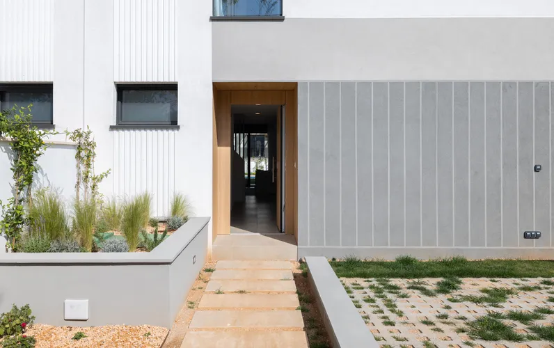 Neubau Doppelhaushälfte mit Pool in Puig de Ros