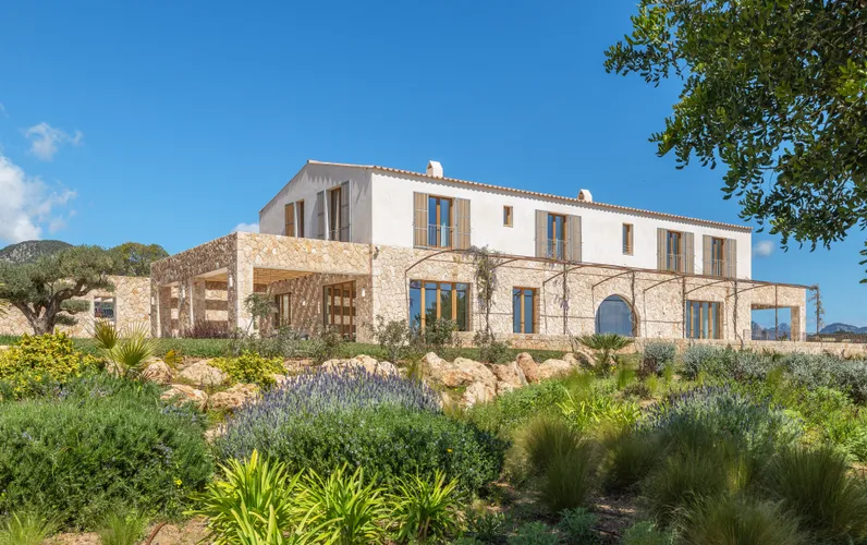 Exklusive elegante Finca umgeben von Weinbergen und Natur in Santa Maria