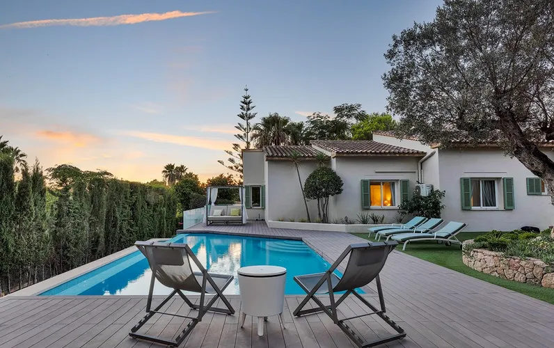 Single-Level villa with a lovely garden