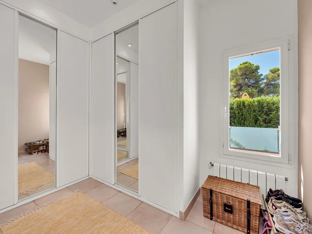 Gelijkvloerse villa met prachtige tuin-14