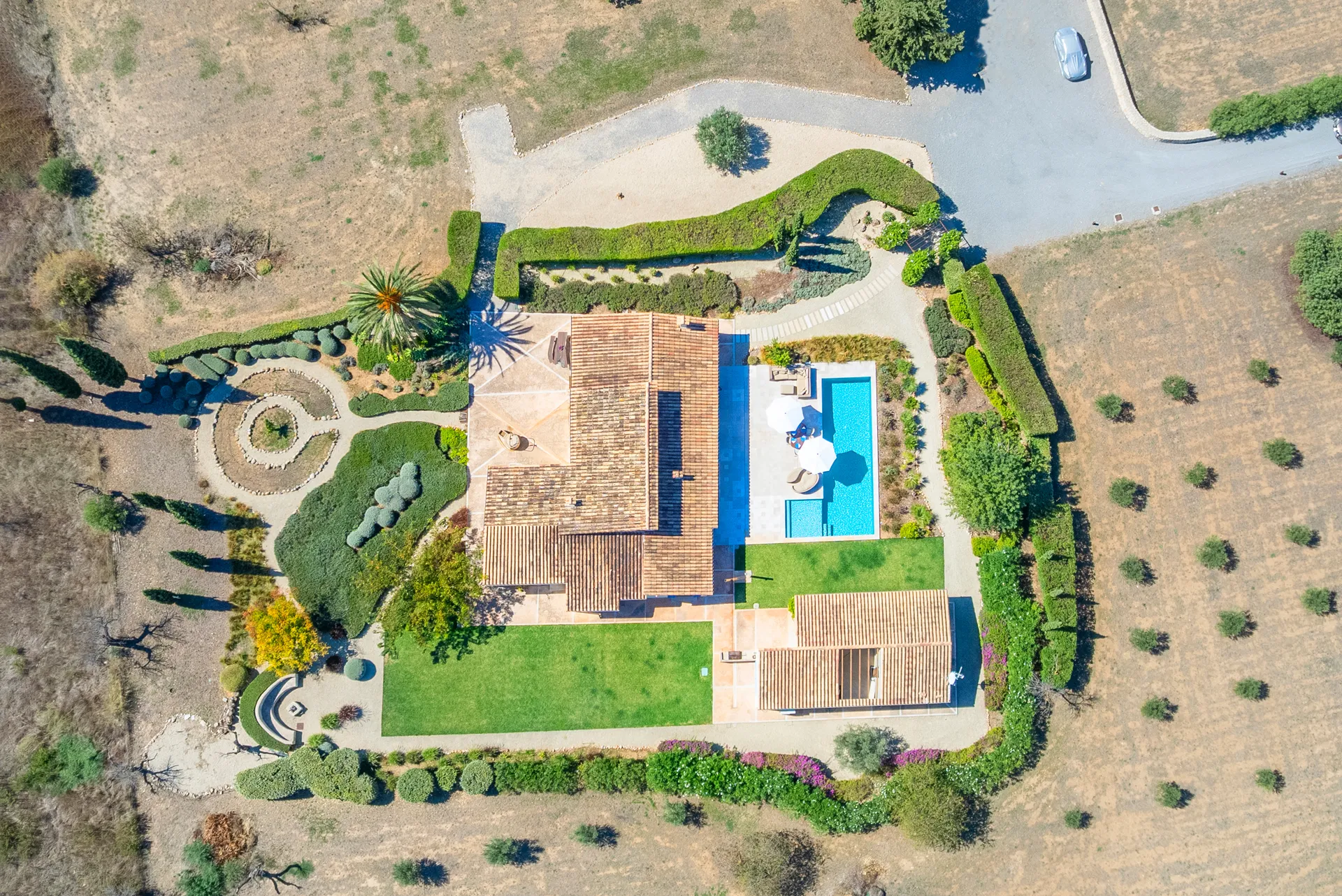 Esclusiva finca dal design mediterraneo con piscina e ulivi secolari-16