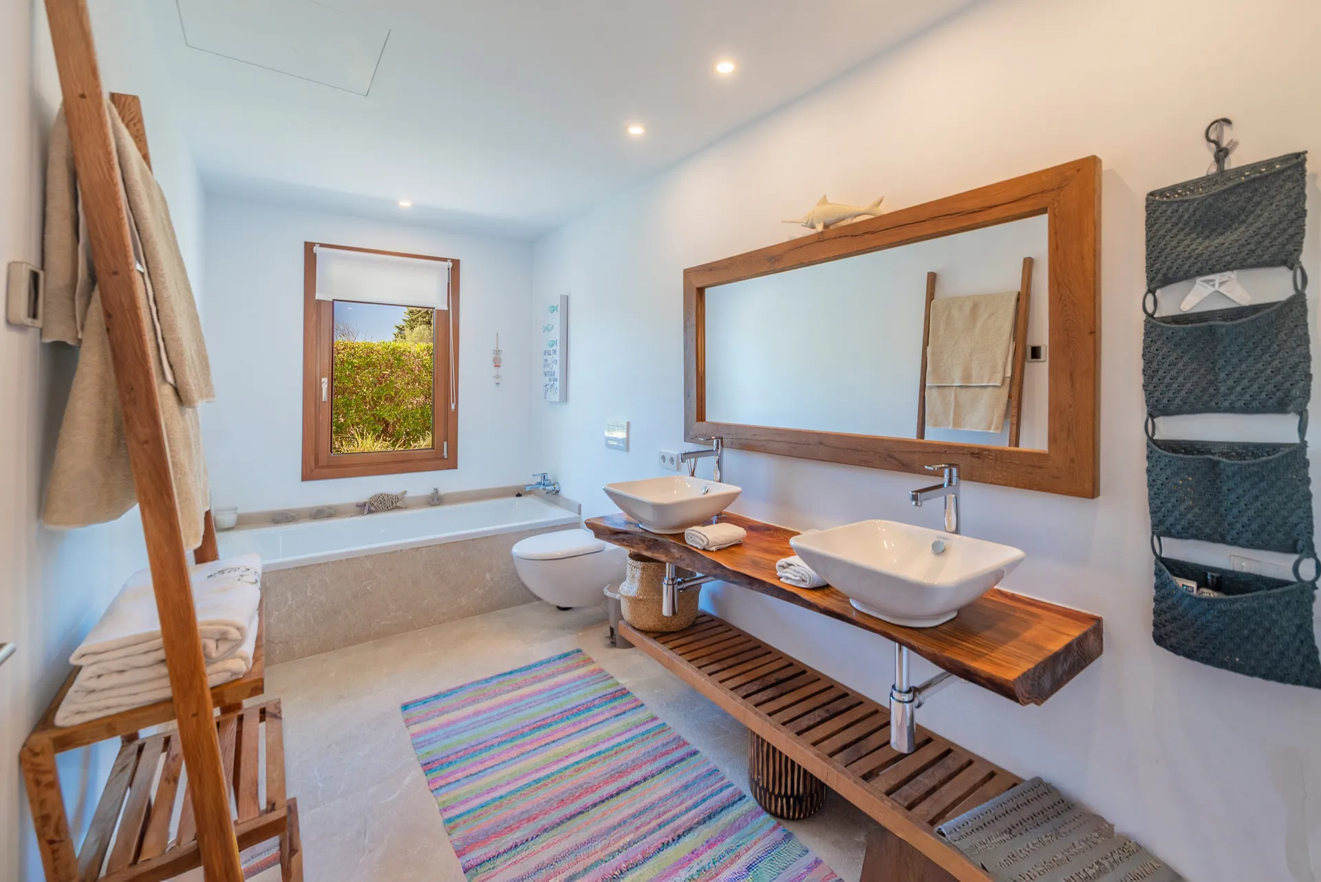 Esclusiva finca dal design mediterraneo con piscina e ulivi secolari-9