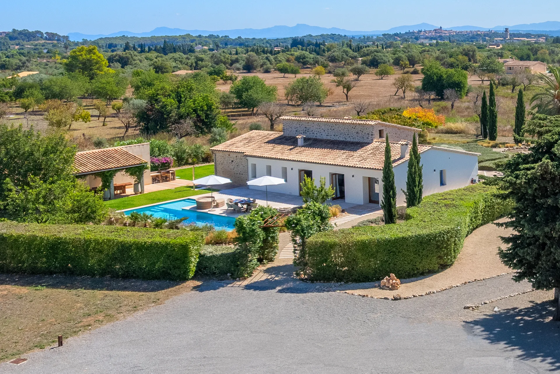 Exclusieve finca in mediterraan design met zwembad en eeuwenoude olijfbomen-16