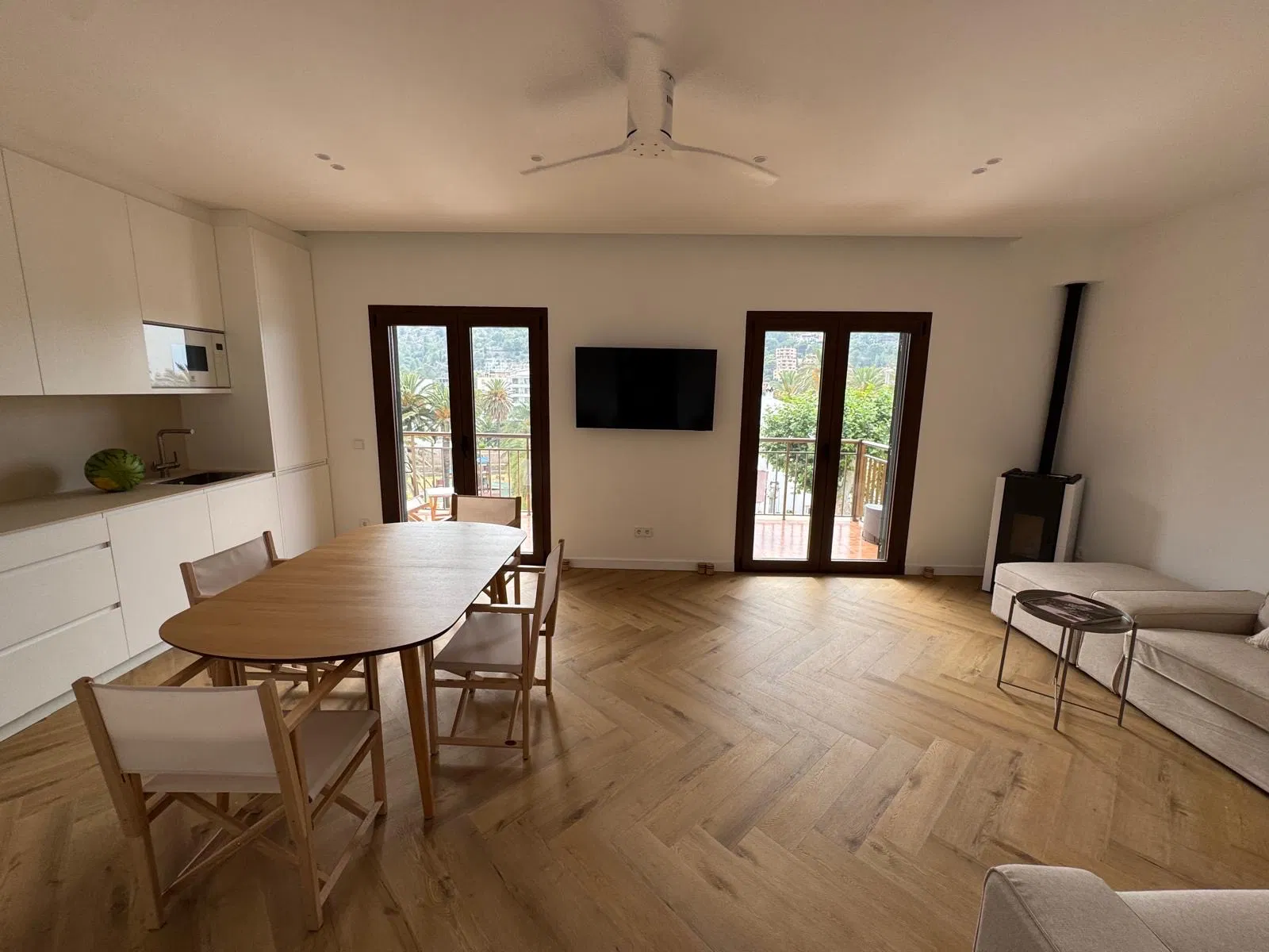 Modern beachfront apartment with stunning views - Long-term rental-23