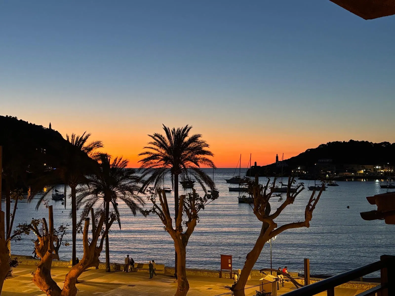 Modern beachfront apartment with stunning views - Long-term rental-19