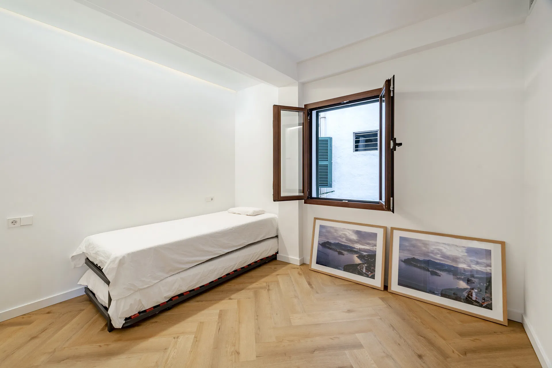 Modern beachfront apartment with stunning views - Long-term rental-11