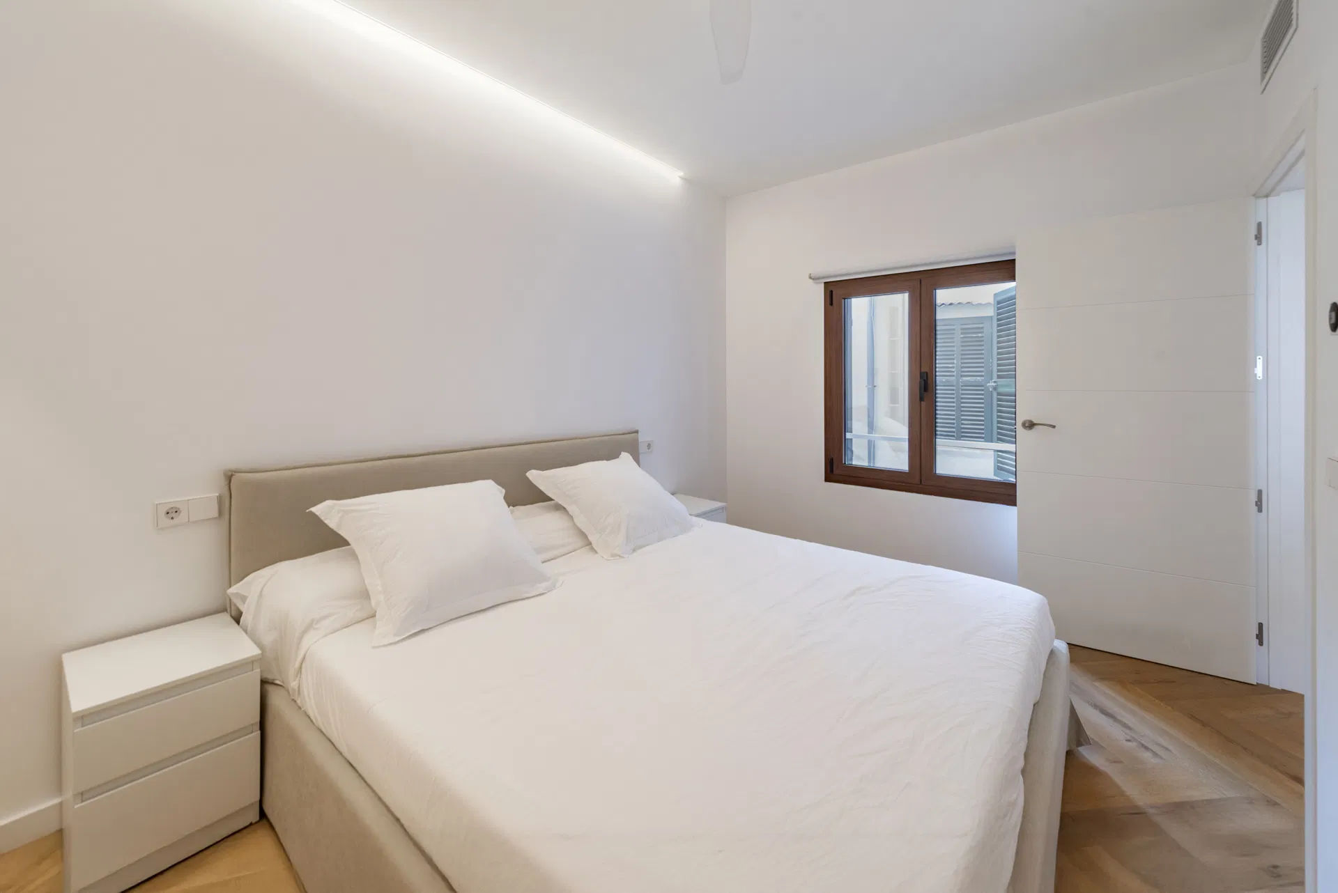Modern beachfront apartment with stunning views - Long-term rental-4