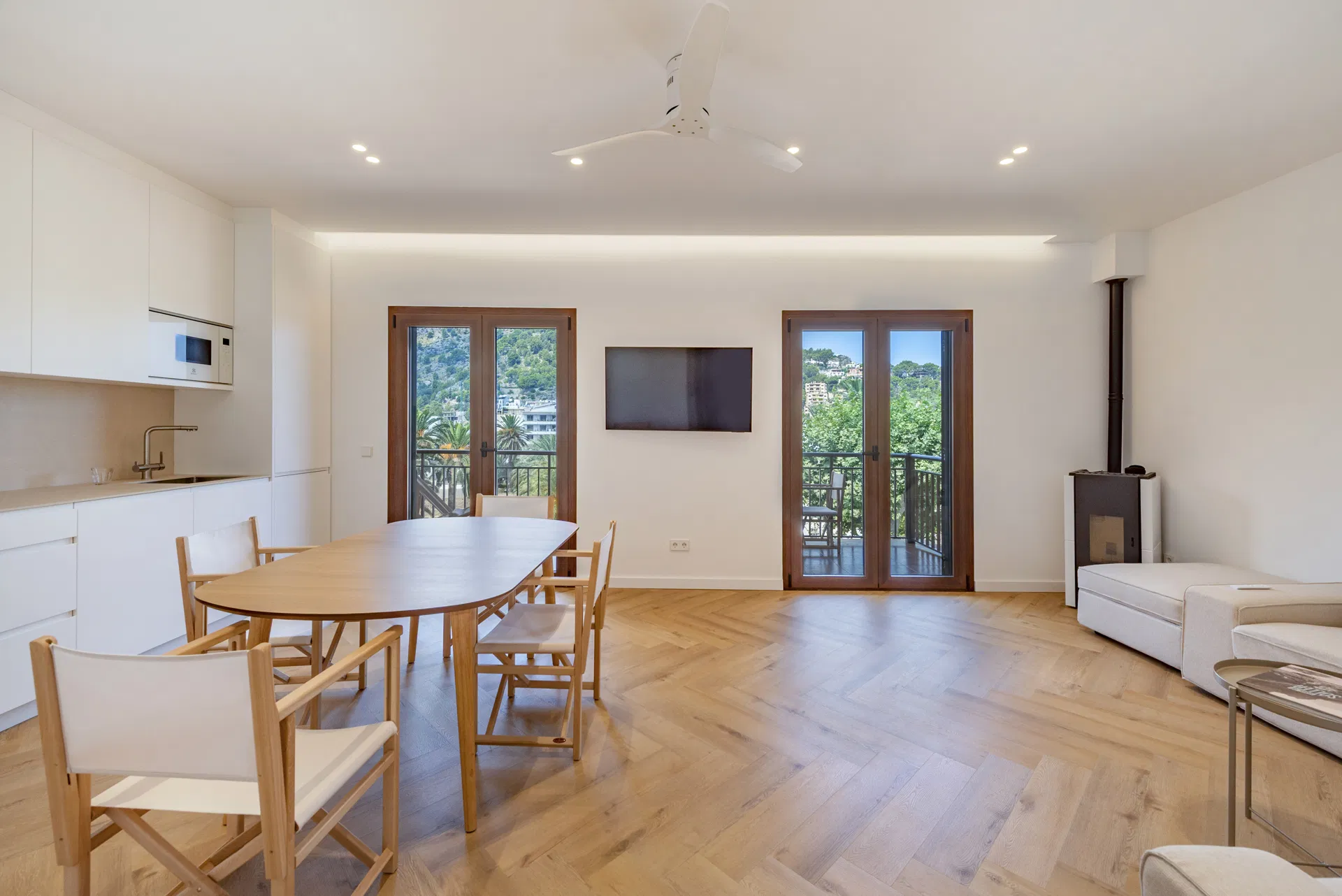 Modern beachfront apartment with stunning views - Long-term rental-6