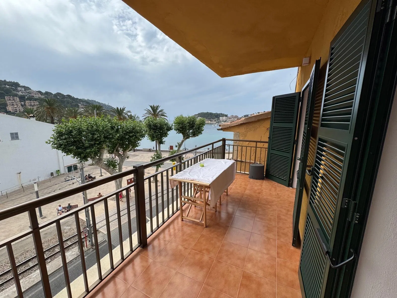 Modern beachfront apartment with stunning views - Long-term rental-25