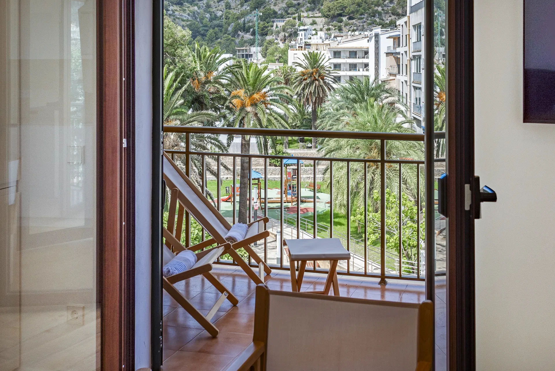 Modern beachfront apartment with stunning views - Long-term rental-17