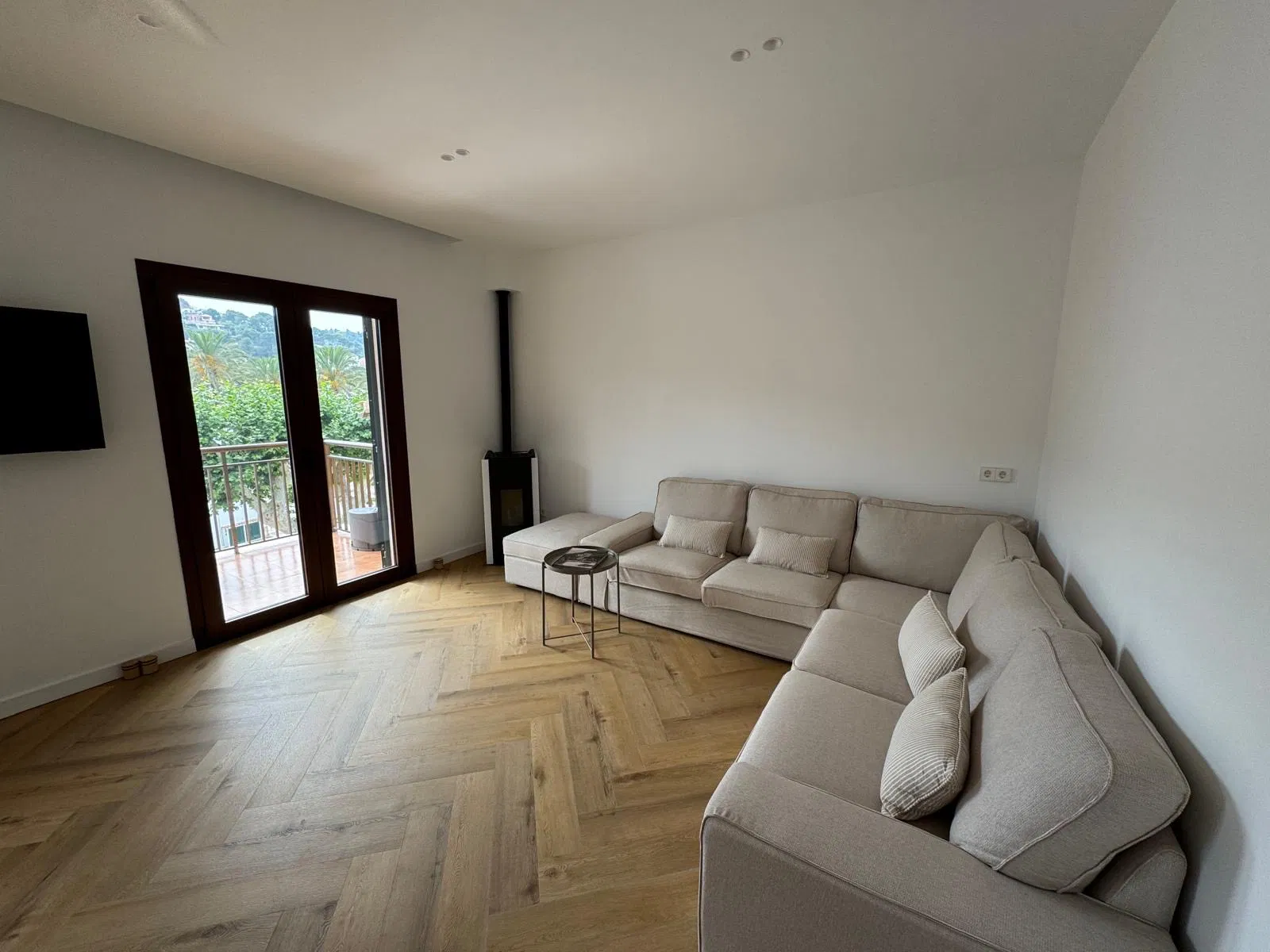 Modern beachfront apartment with stunning views - Long-term rental-20