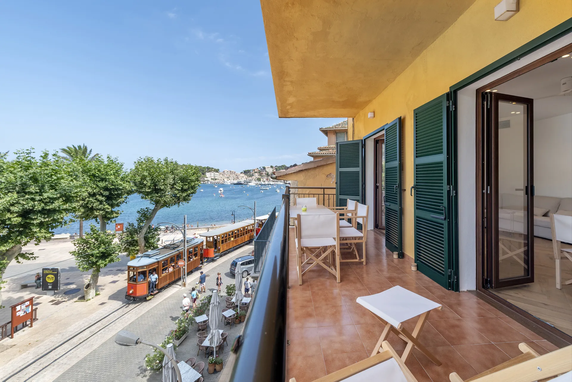 Nowoczesne mieszkanie na plaży w Port de Sóller z zapierającymi dech w piersiach widokami-16