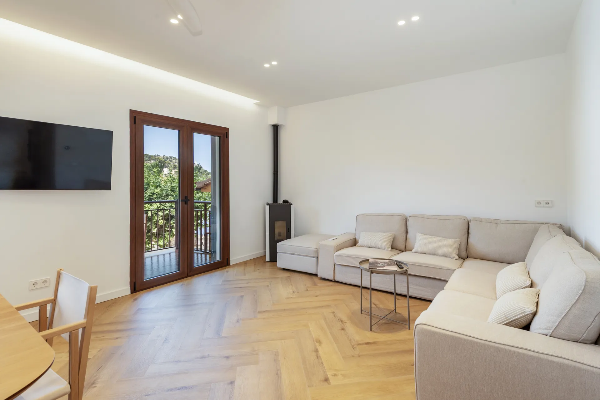 Nowoczesne mieszkanie na plaży w Port de Sóller z zapierającymi dech w piersiach widokami-3