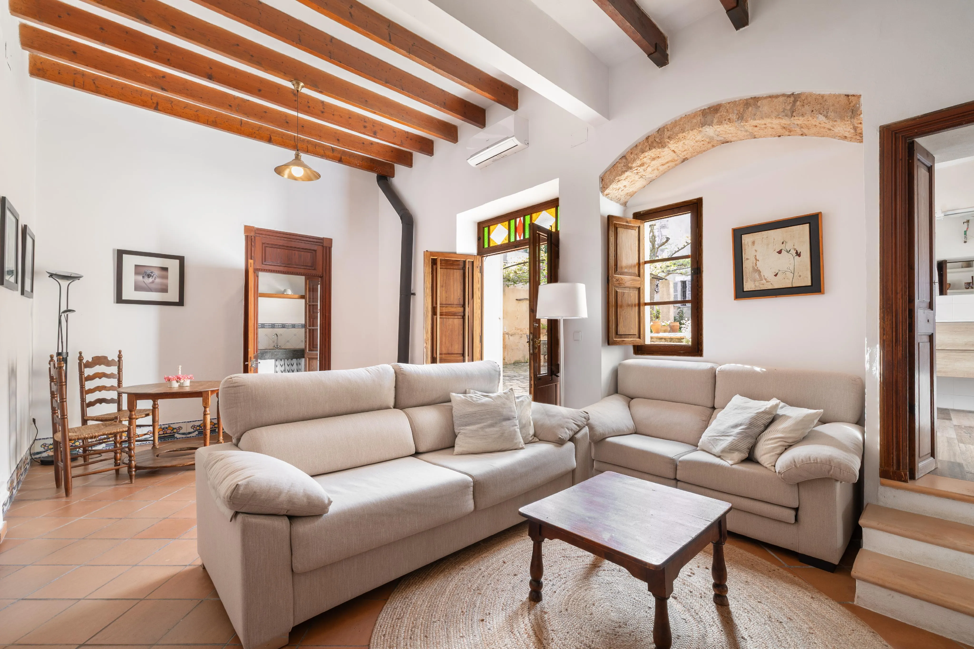 Autentyczny wiejski dom w sercu Ariany z licencją ETV-4