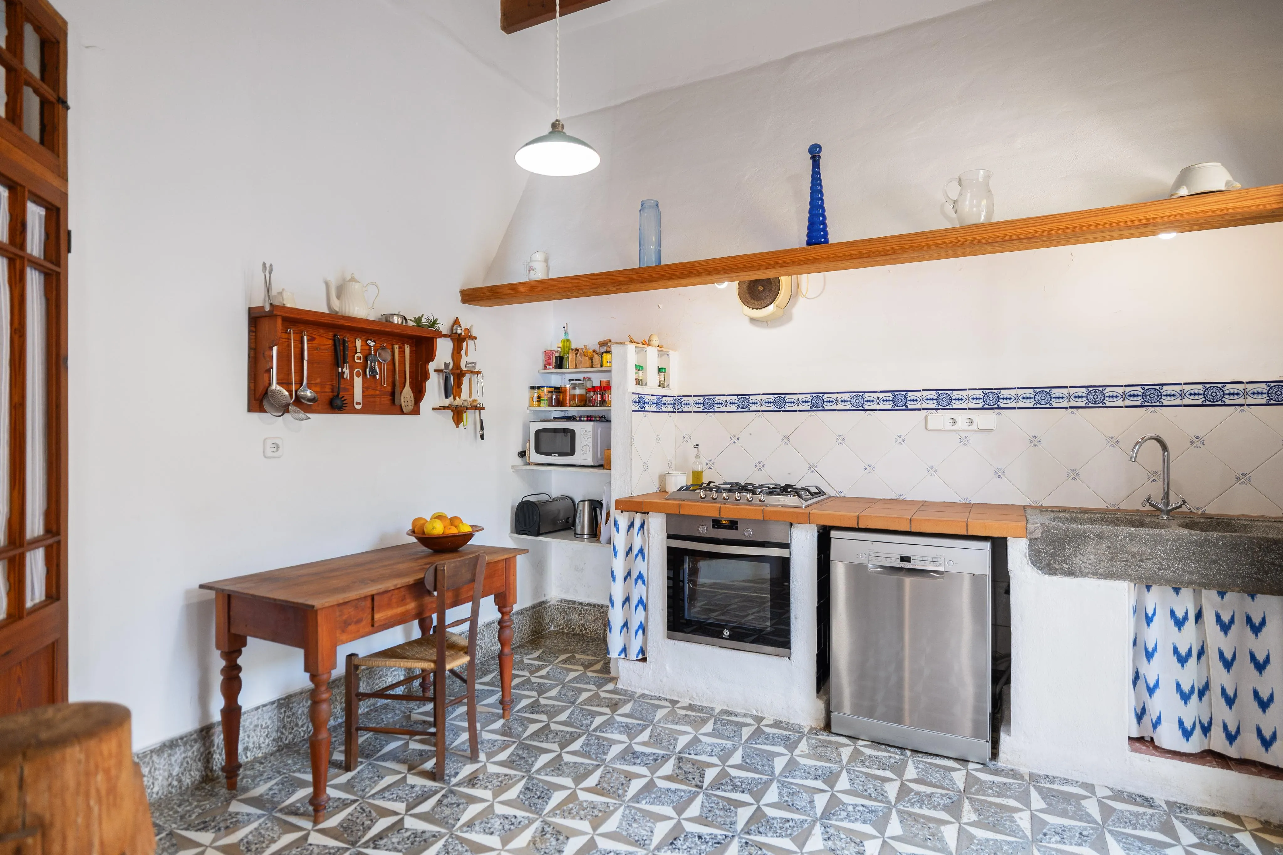 Autentyczny wiejski dom w sercu Ariany z licencją ETV-8