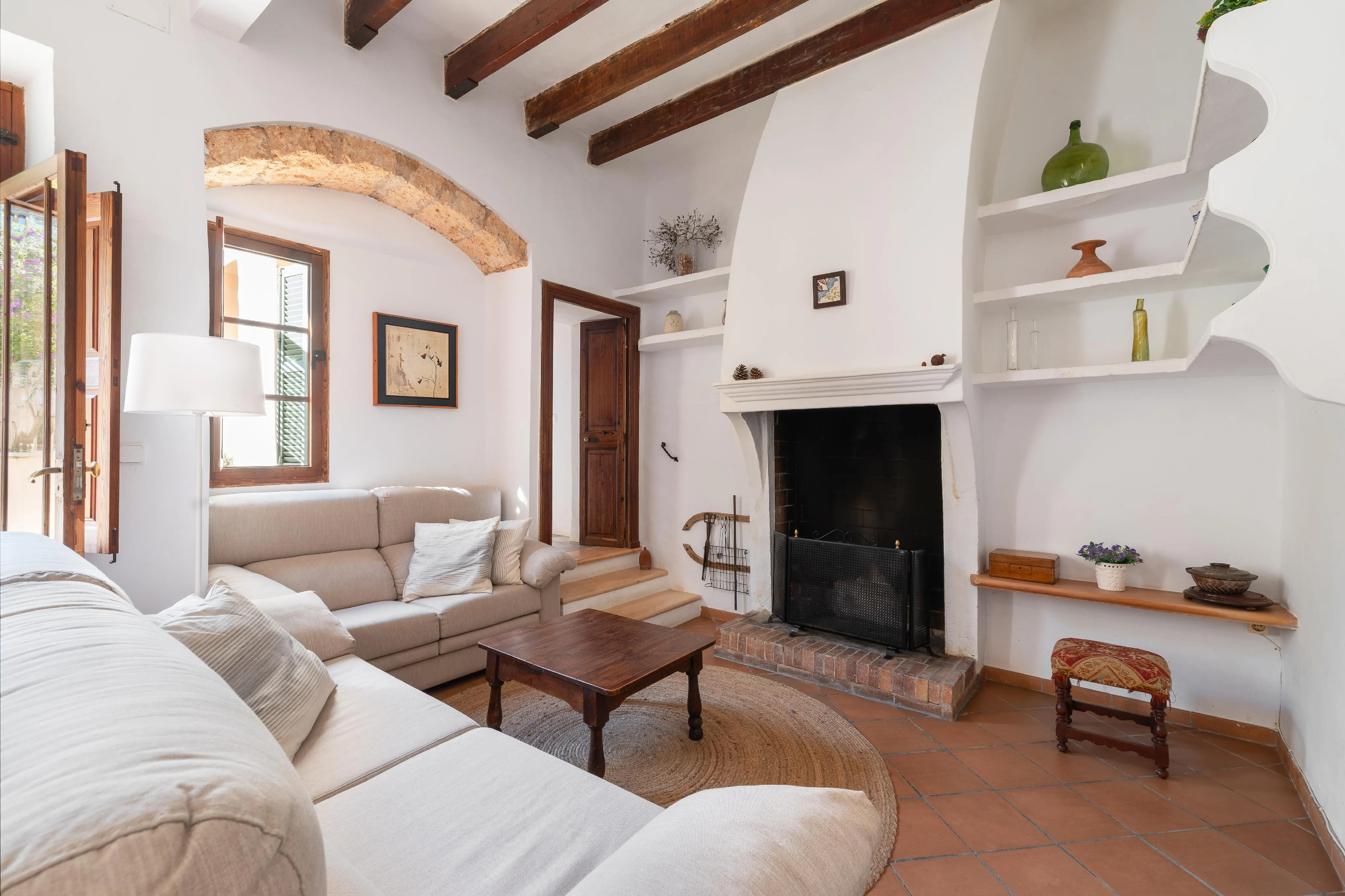 Autentyczny wiejski dom w sercu Ariany z licencją ETV-6