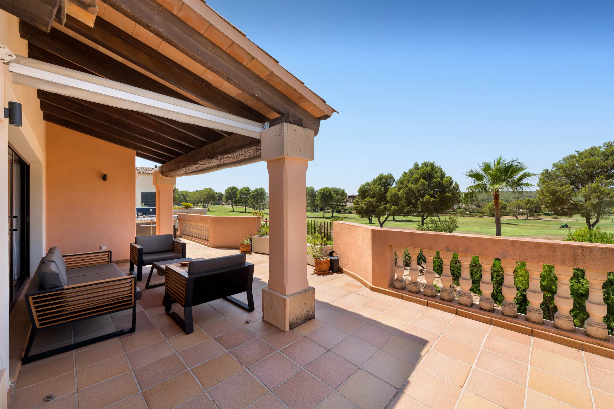 Mediterranean penthouse in a prime location right next to the Santa Ponsa golf course-15