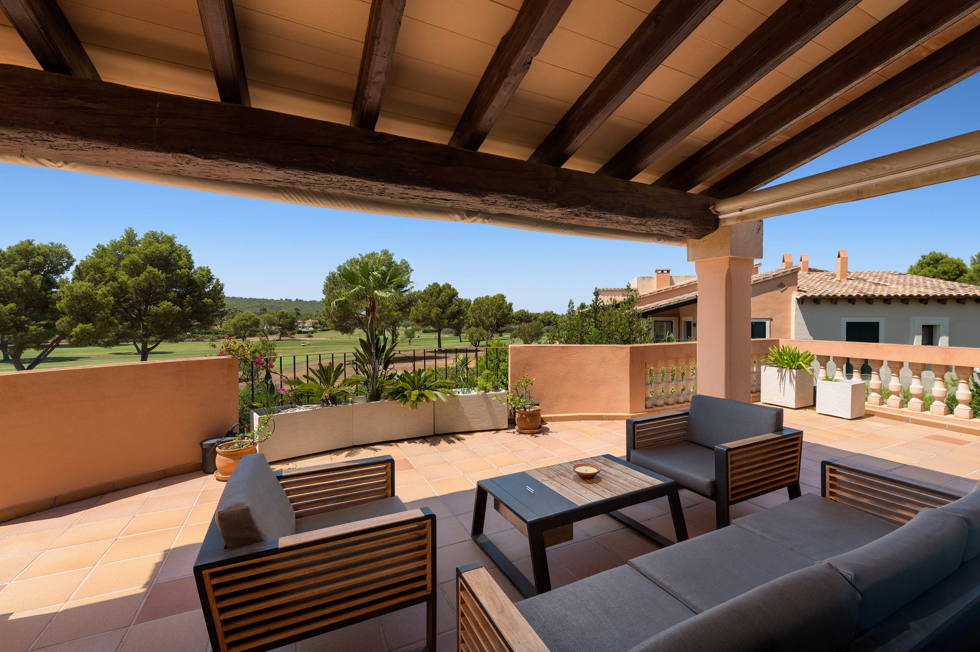 Mediterranean penthouse in a prime location right next to the Santa Ponsa golf course-16