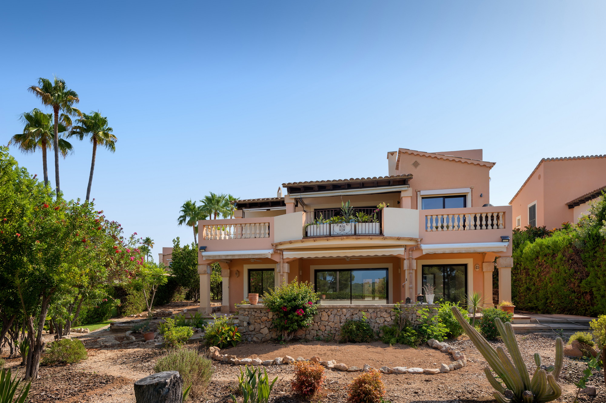 Mediterranean penthouse in a prime location right next to the Santa Ponsa golf course-2