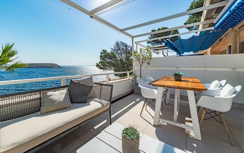 Seafront duplex with direct sea access and stunning panoramic views