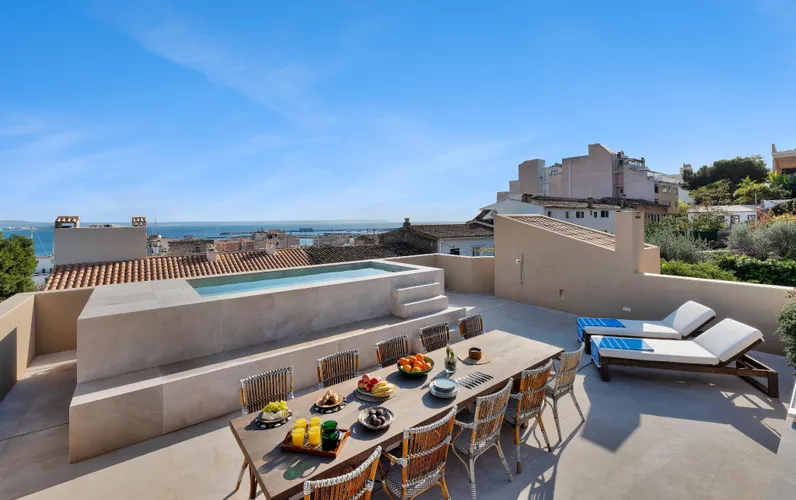 Urban house with views and pools