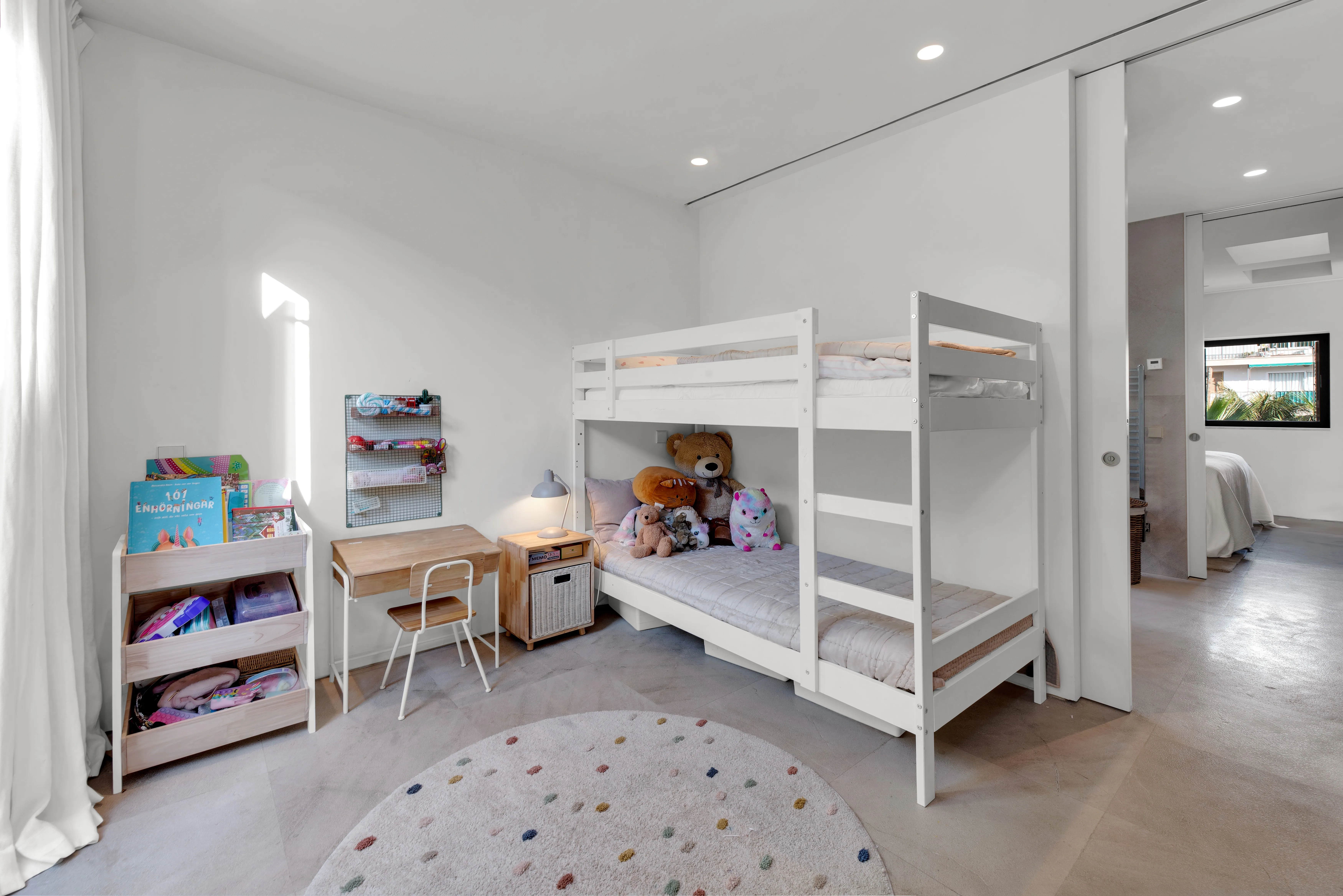 Byhus med udsigt og pools-11