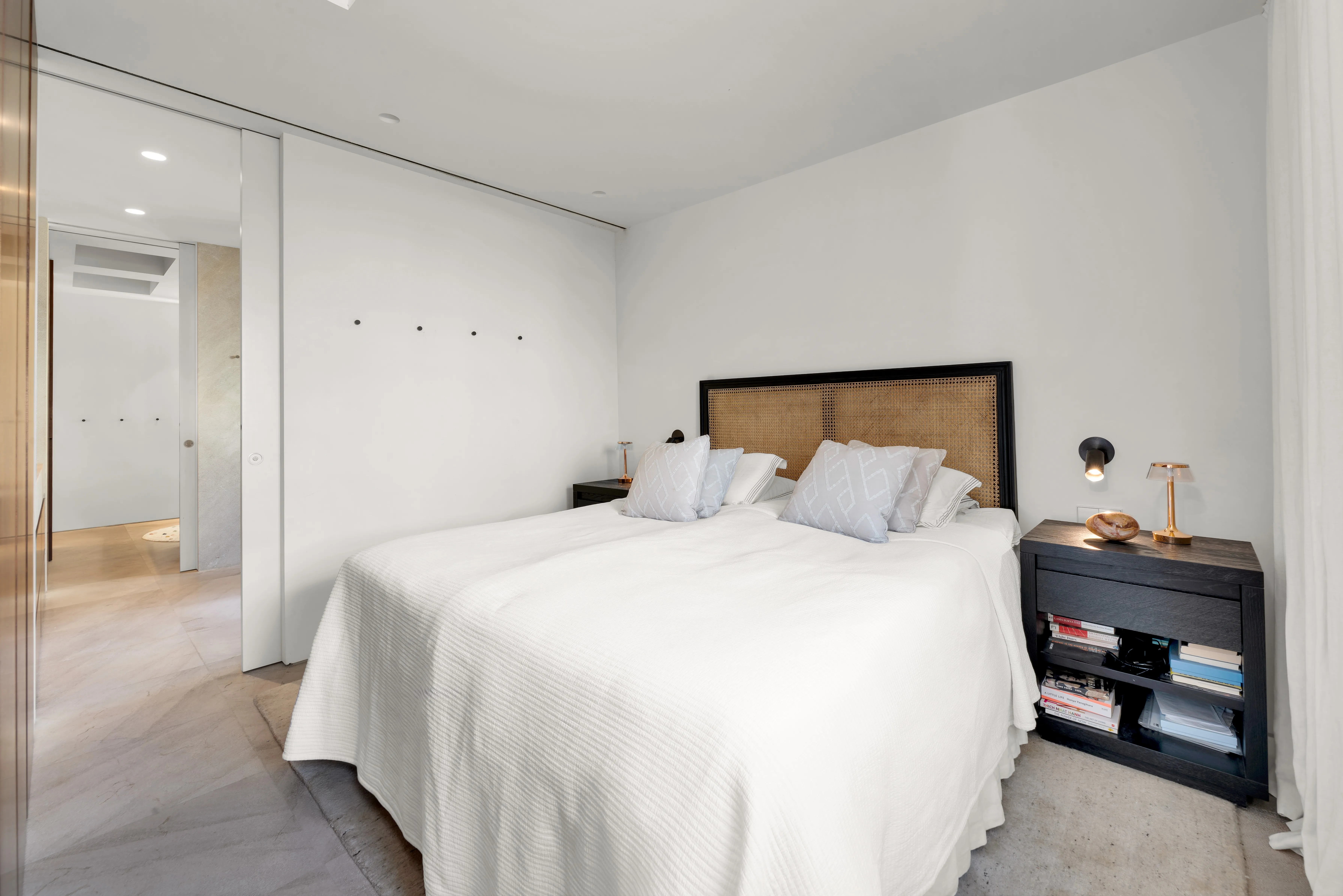 Byhus med udsigt og pools-5