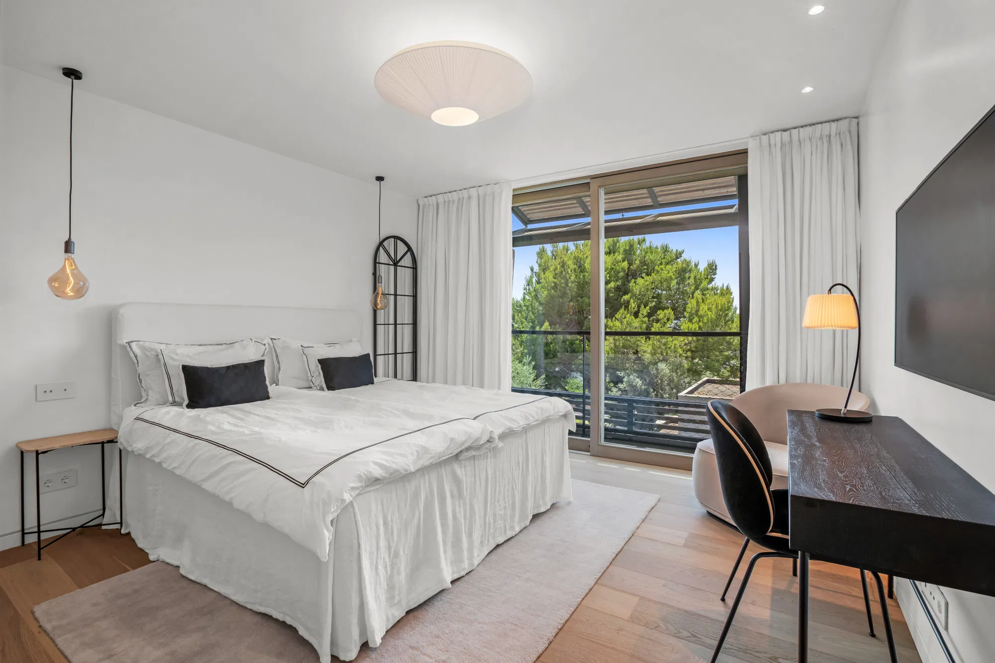 Exclusive Duplex Penthouse with Private Rooftop, Pool and Sea Views-12