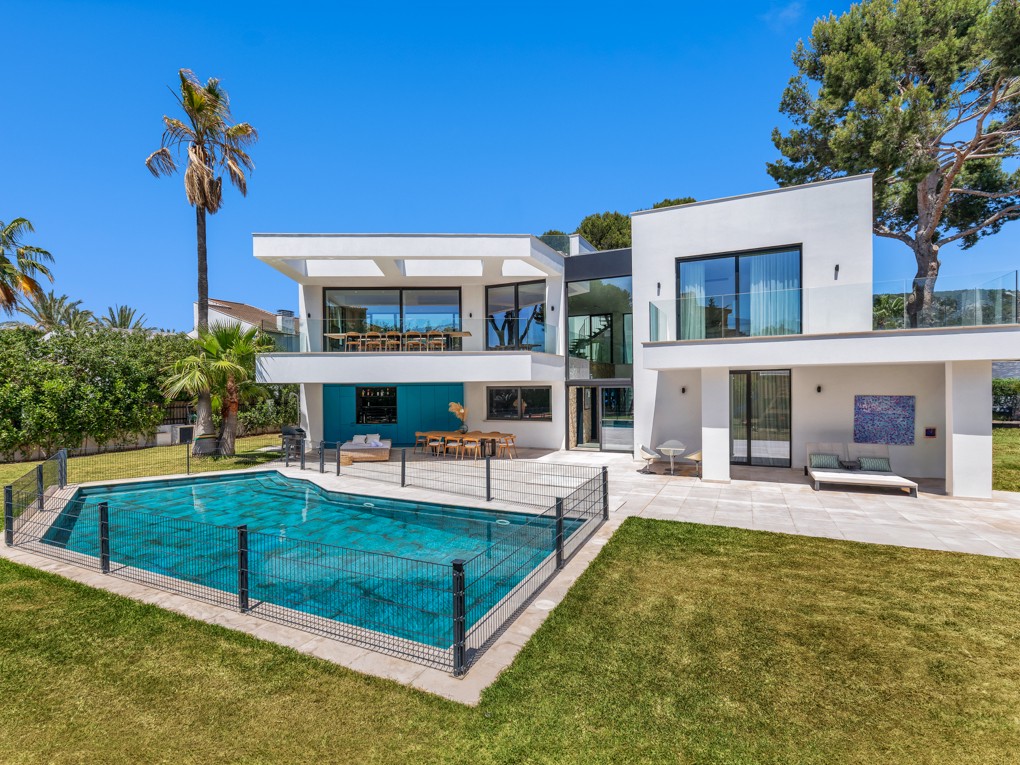 Villa moderne avec des vues spectaculaires à Cas Catala