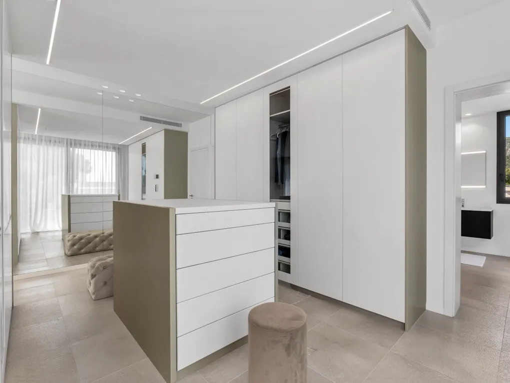 Moderne villa med spektakulær udsigt i Cas Catala-12