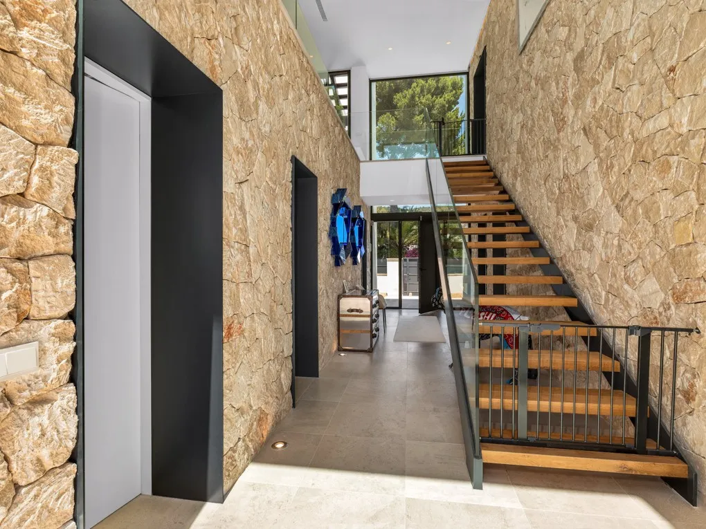 Villa moderne avec des vues spectaculaires à Cas Catala-18