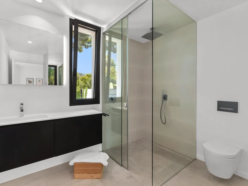 Villa moderne avec des vues spectaculaires à Cas Catala-15