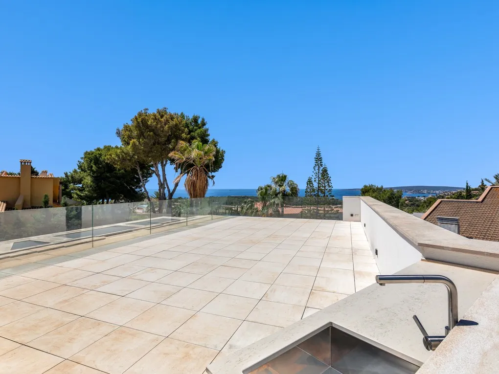 Villa moderne avec des vues spectaculaires à Cas Catala-24