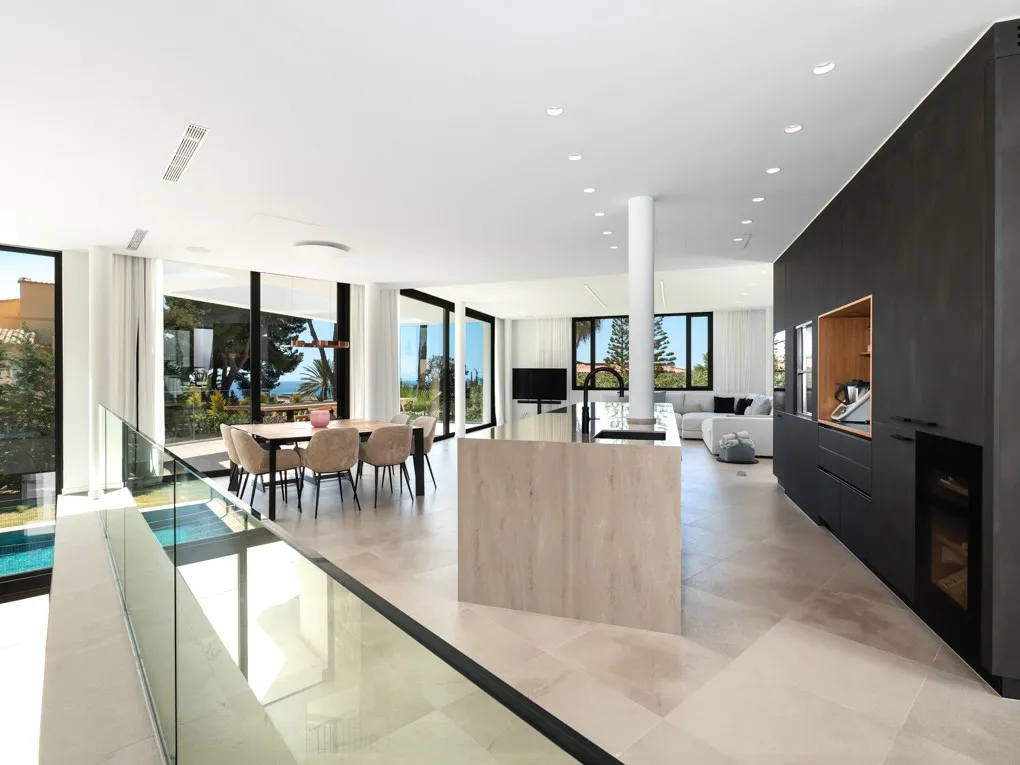 Villa moderne avec des vues spectaculaires à Cas Catala-8