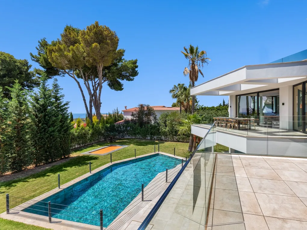 Villa moderne avec des vues spectaculaires à Cas Catala-23