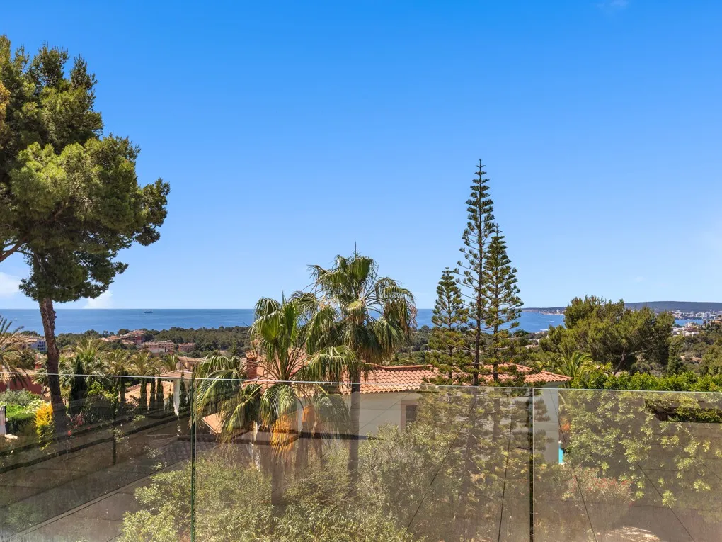 Villa moderne avec des vues spectaculaires à Cas Catala-25