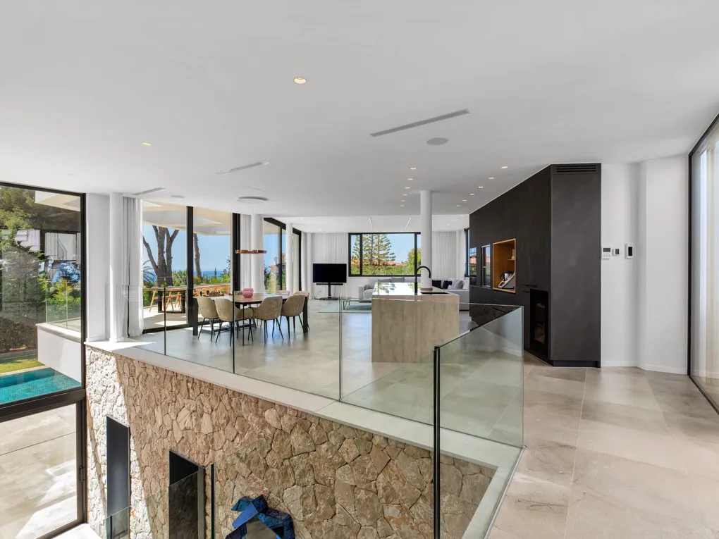 Villa moderne avec des vues spectaculaires à Cas Catala-10