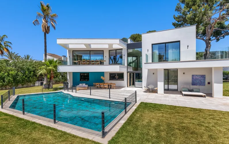 Modern villa with spectacular views in Cas Catala
