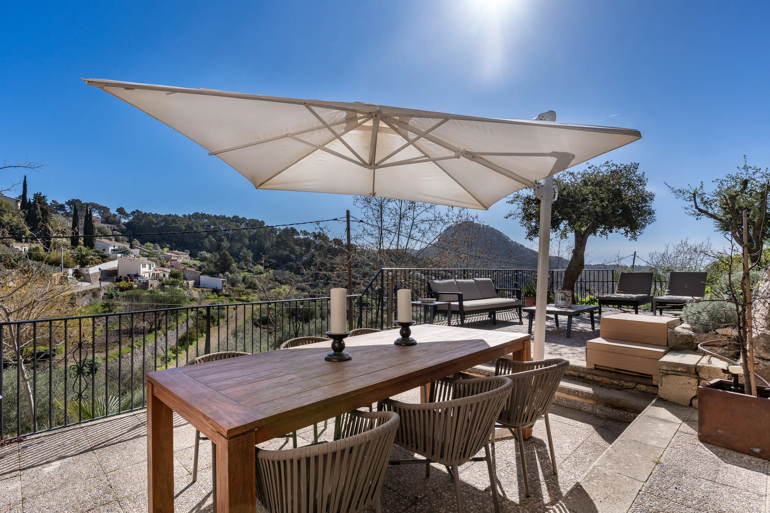 Maison rénovée avec vue panoramique et permis de construire une piscine-1