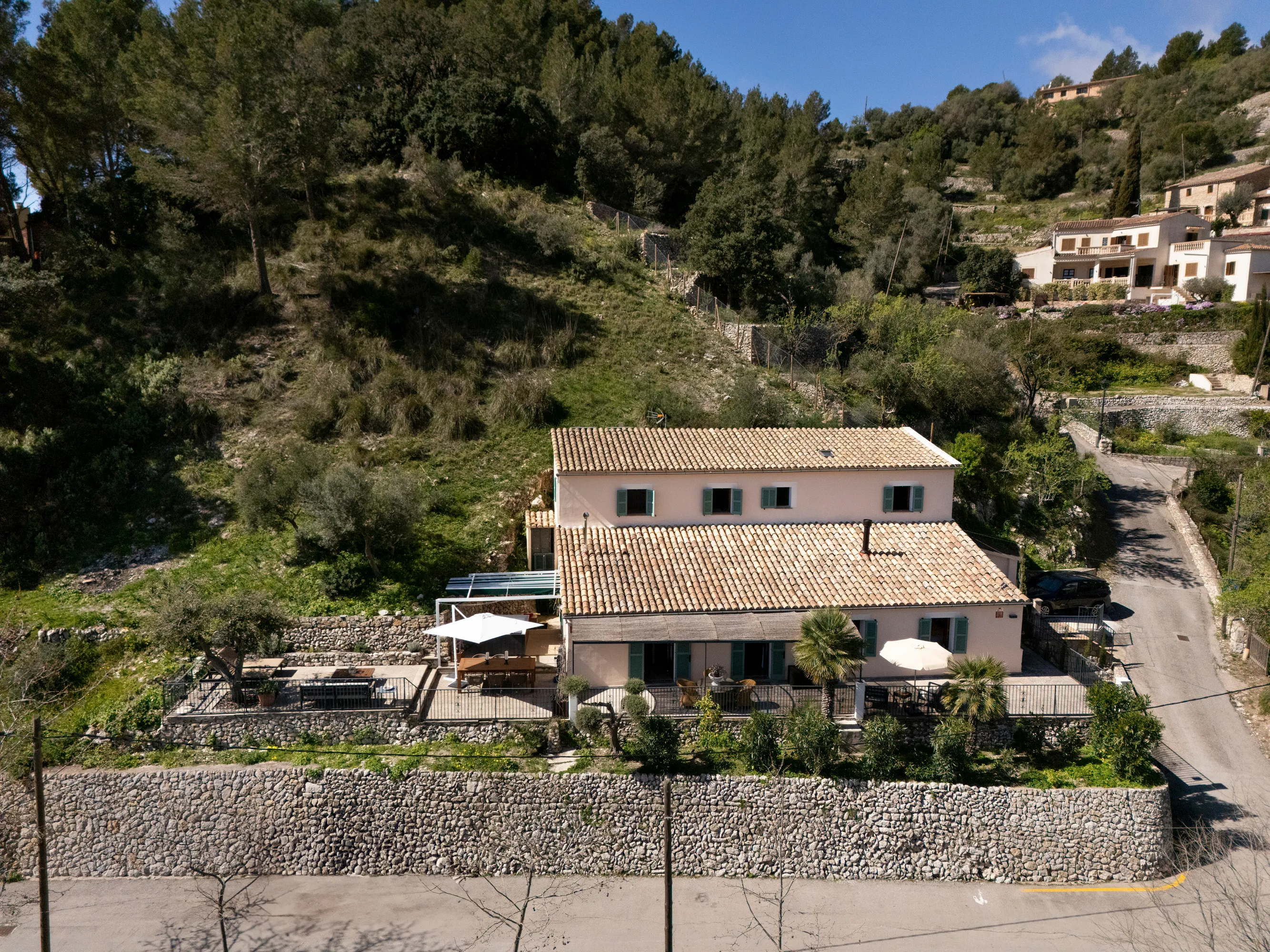 Maison rénovée avec vue panoramique et permis de construire une piscine-3
