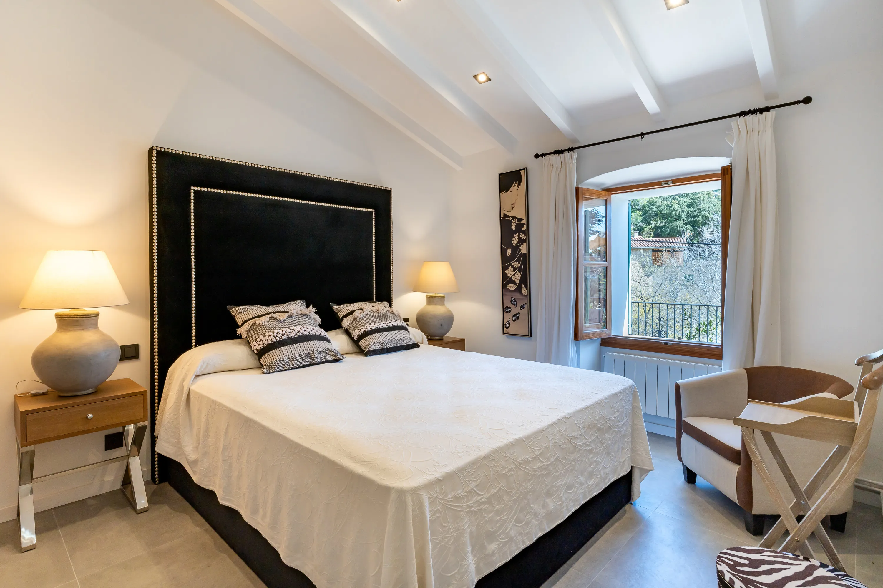 Maison rénovée avec vue panoramique et permis de construire une piscine-12