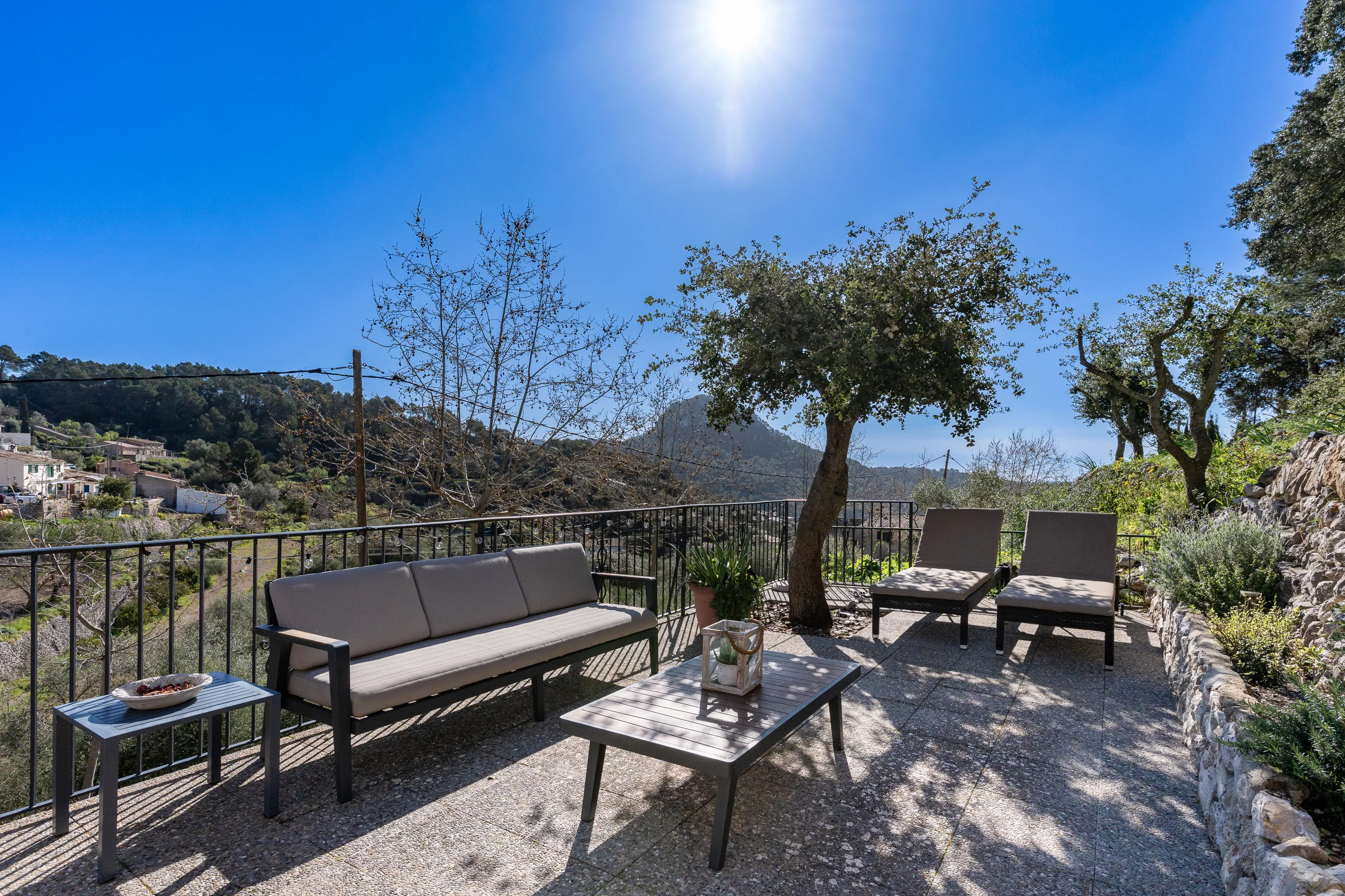 Maison rénovée avec vue panoramique et permis de construire une piscine-16