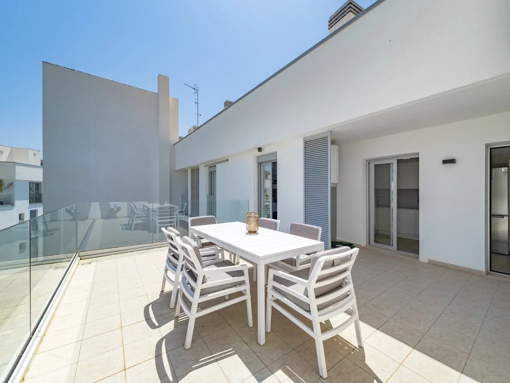 Beach penthouse with spacious terraces in the heart of Palmanova-6