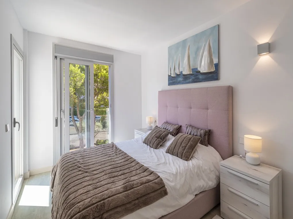 Beach penthouse with spacious terraces in the heart of Palmanova-12