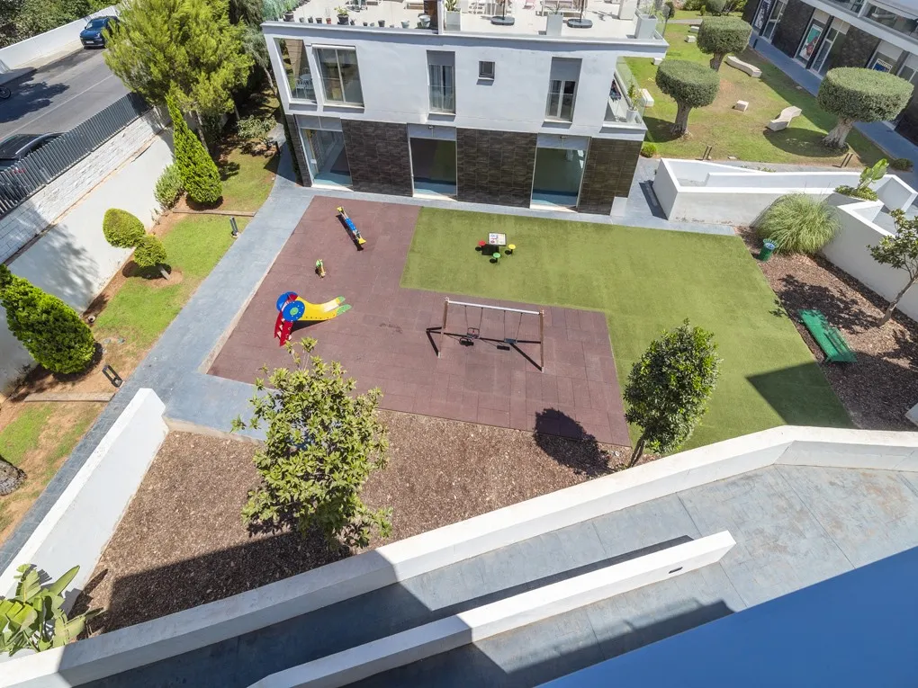 Beach penthouse with spacious terraces in the heart of Palmanova-16